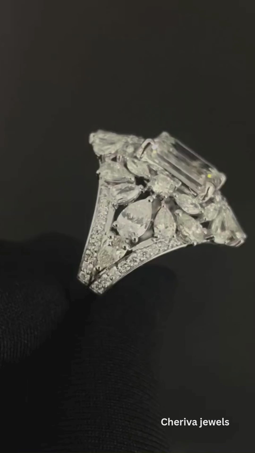 Women’s engagement ring with IGI certified quality.